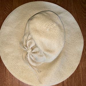 Wide brim sun hat